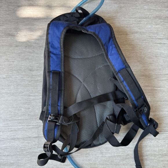 Alpine Design Hydration Pack Bag Hiking Backpack 2L Blue Gray - Picture 2 of 3